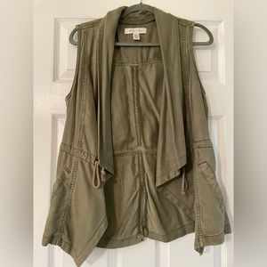 EUC Kenneth Cole Reaction Olive Vest, Size Small